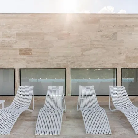 Brand New Studio With King Bed And Rooftop Pool