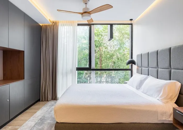 Brand New With King Bed And Rooftop Pool Apartment *