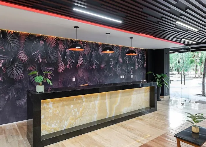 Brand New With King Bed And Rooftop Pool Apartment *