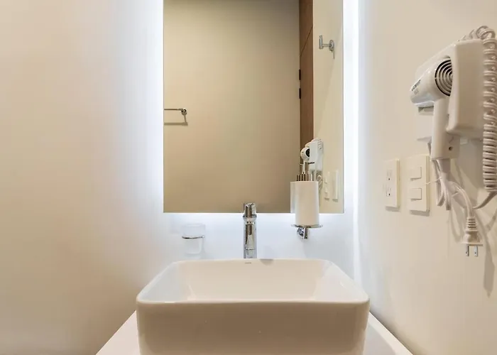 Brand New With King Bed And Rooftop Pool *