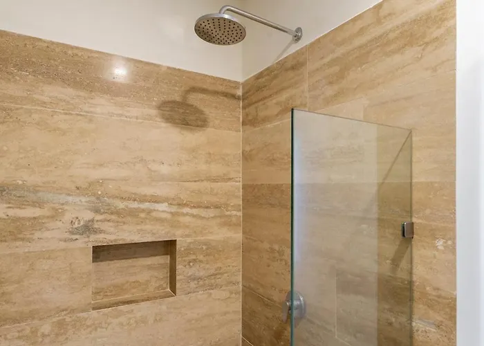 Apartment Brand New With King Bed And Rooftop Pool