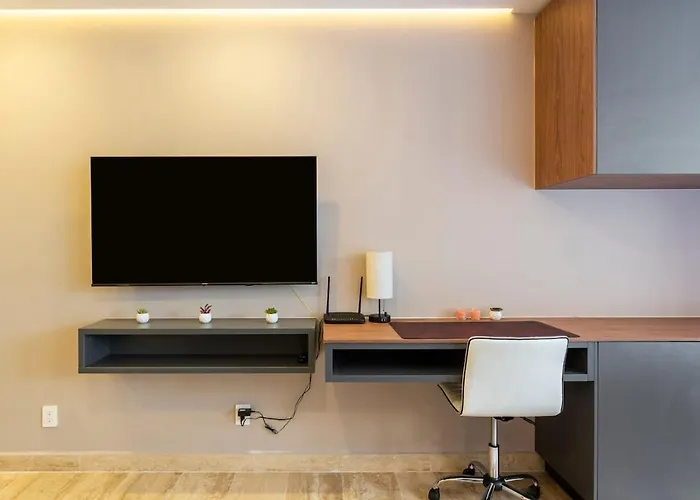 Brand New With King Bed And Rooftop Pool Apartment *