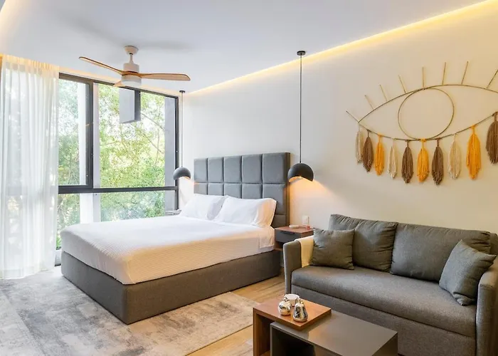 Brand New With King Bed And Rooftop Pool Apartment *